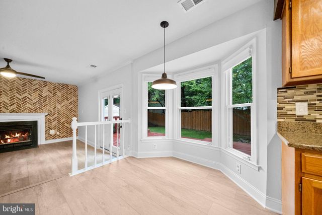 7827 BOLD LION LN, Alexandria, VA 22315