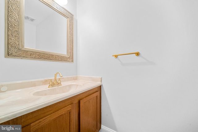 7827 BOLD LION LN, Alexandria, VA 22315