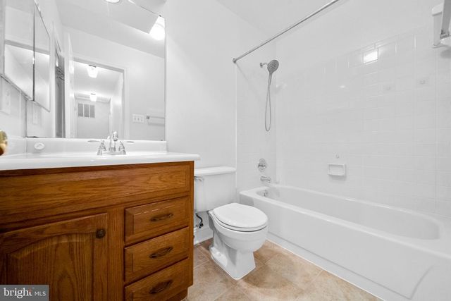 7827 BOLD LION LN, Alexandria, VA 22315