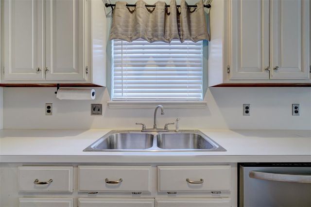 1019 Dustin Drive, Edmond, OK 73003