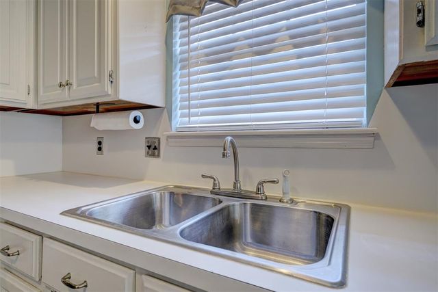 1019 Dustin Drive, Edmond, OK 73003