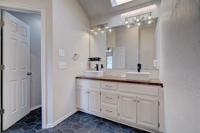 1019 Dustin Drive, Edmond, OK 73003