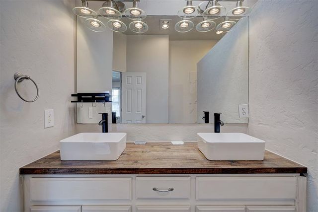 1019 Dustin Drive, Edmond, OK 73003