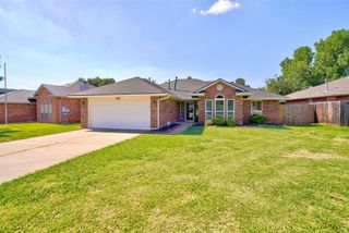 1019 Dustin Drive, Edmond, OK 73003