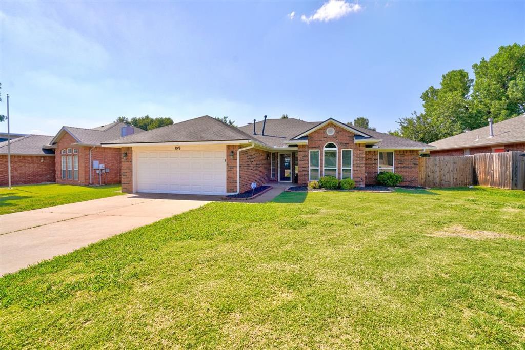 1019 Dustin Drive, Edmond, OK 73003