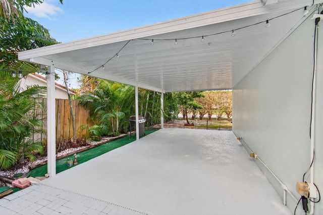 699 NW 16th Avenue, Boca Raton, FL 33486