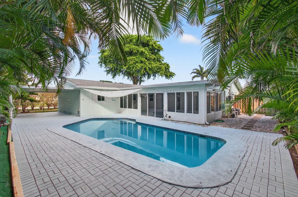 699 NW 16th Avenue, Boca Raton, FL 33486