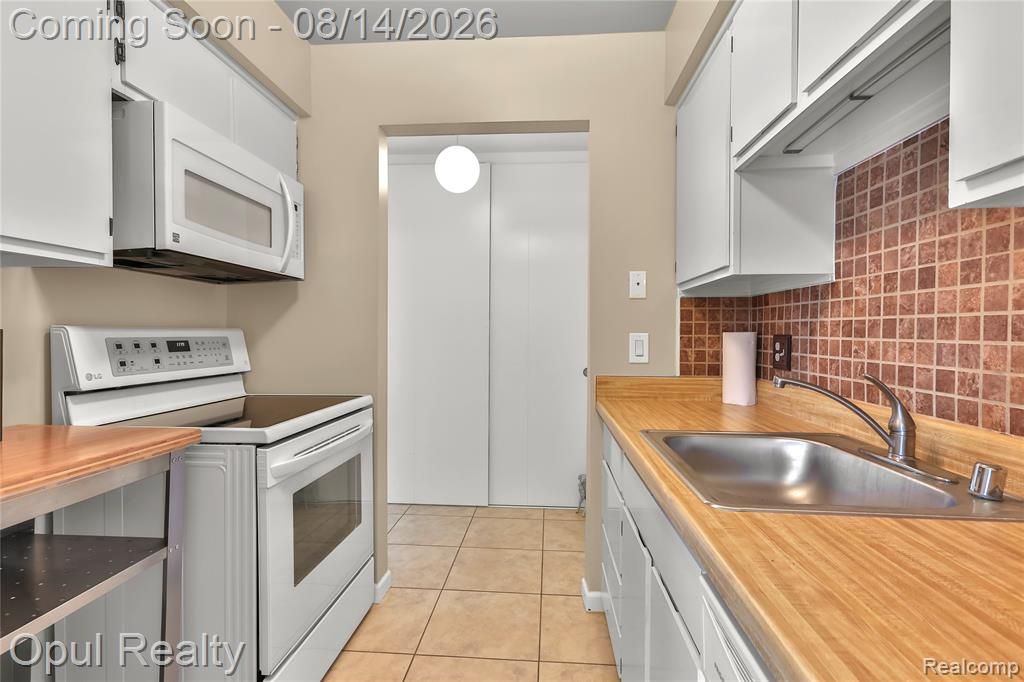 30052 W 12 Mile Road 68, Farmington, MI 48334