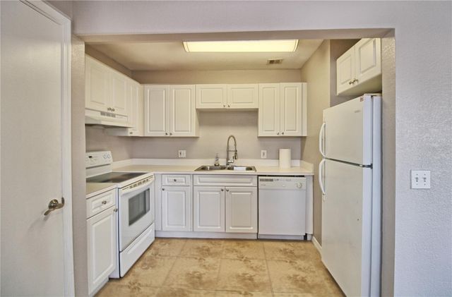 13760 ORANGE SUNSET DRIVE 201, Tampa, FL 33618