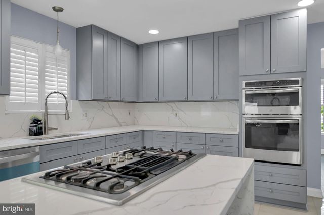 15704 BEAU RIDGE DR, Woodbridge, VA 22193