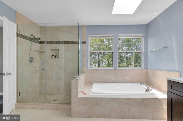 15704 BEAU RIDGE DR, Woodbridge, VA 22193