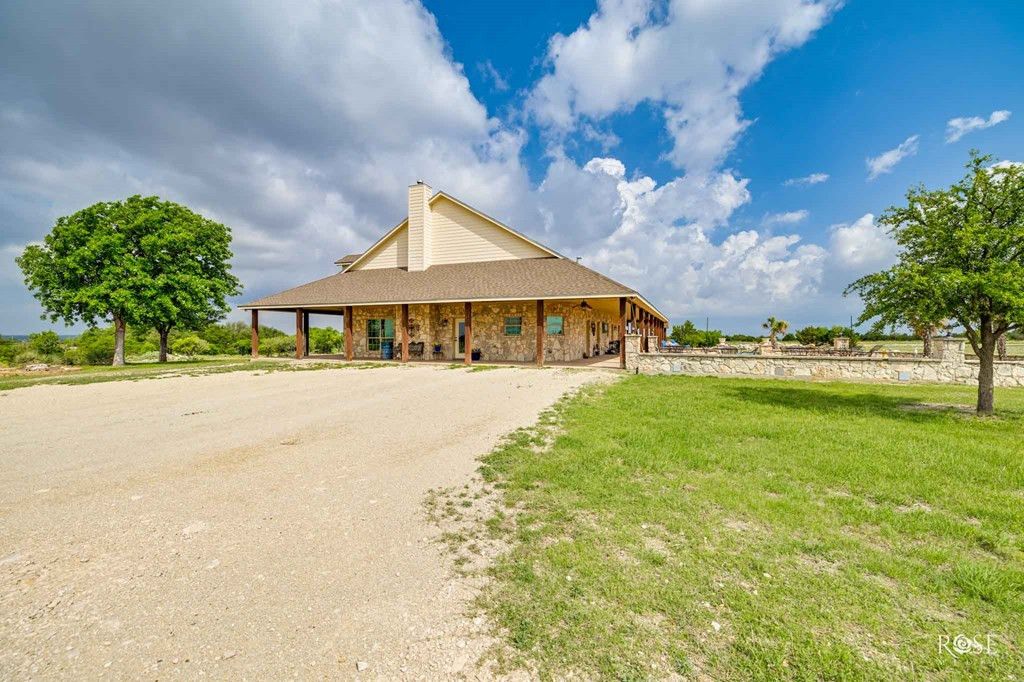 Image 12 of property listing at 2799 Ridge Lane Road, Christoval, TX 76935