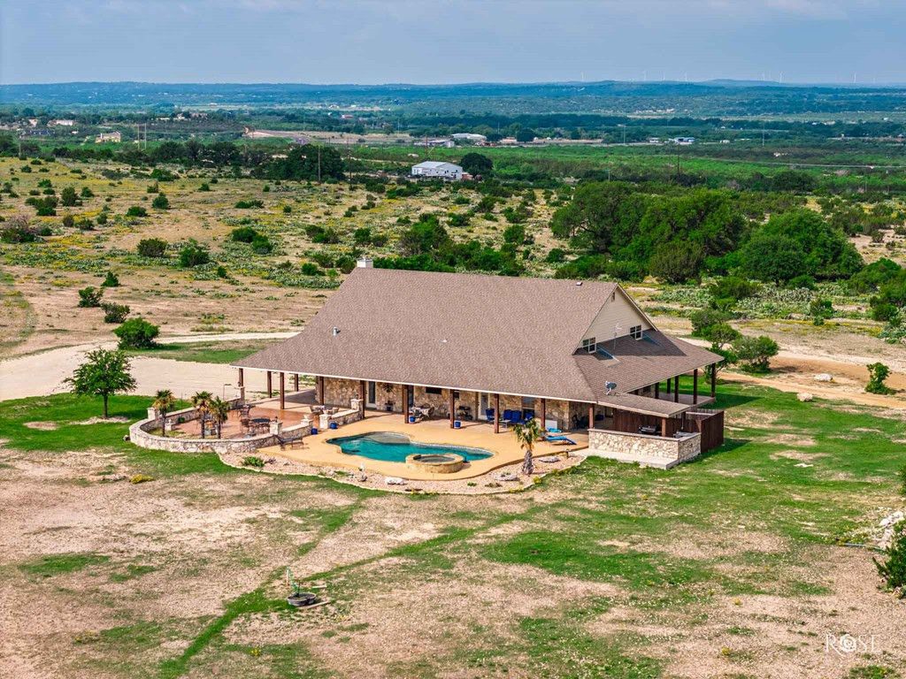 Image 14 of property listing at 2799 Ridge Lane Road, Christoval, TX 76935