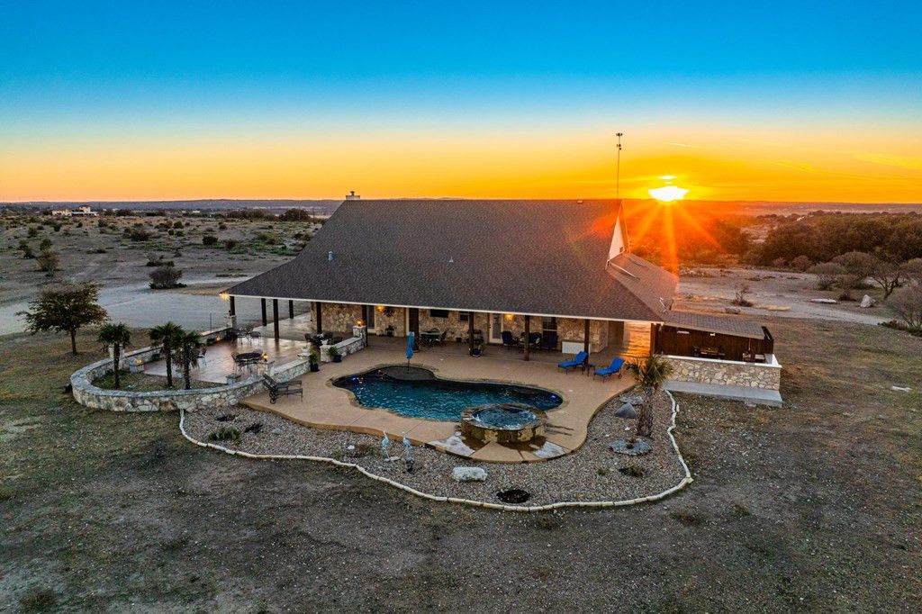 Image 17 of property listing at 2799 Ridge Lane Road, Christoval, TX 76935