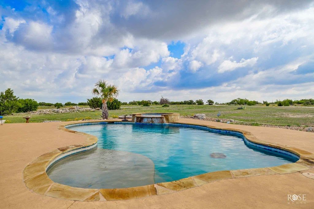 Image 3 of property listing at 2799 Ridge Lane Road, Christoval, TX 76935