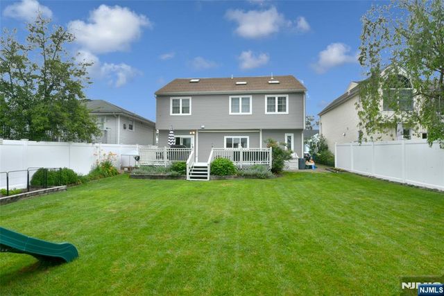 22 Grove Street, Waldwick, NJ 07463
