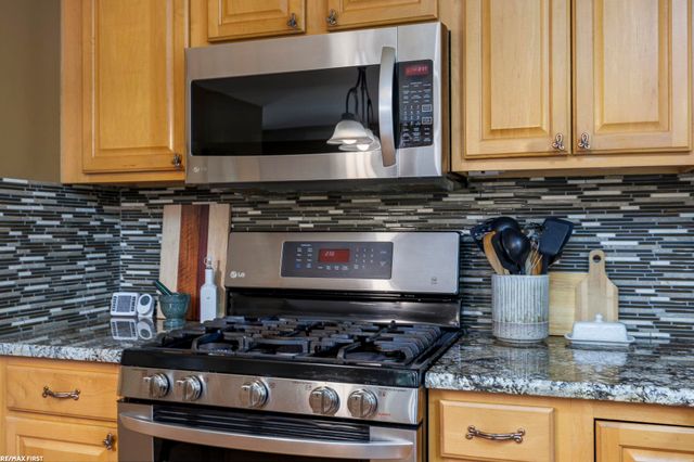 51205 Christine Court, Shelby Twp, MI 48316