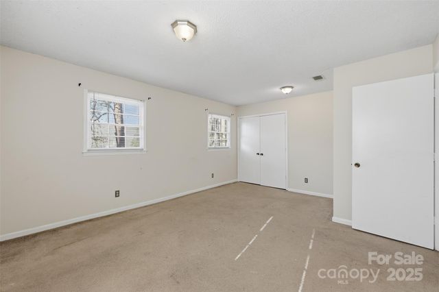 9901 Arbordale Avenue, Charlotte, NC 28215