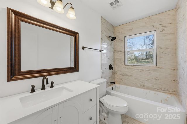 9901 Arbordale Avenue, Charlotte, NC 28215