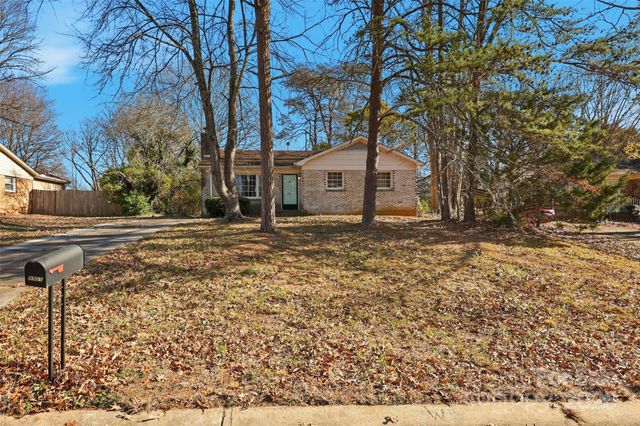 9901 Arbordale Avenue, Charlotte, NC 28215