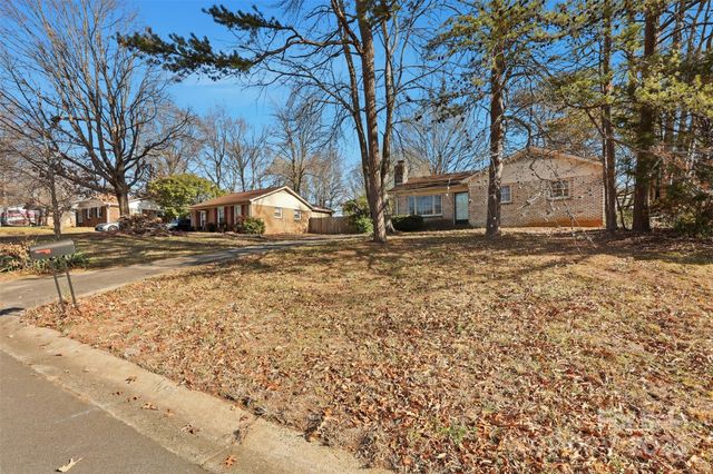 9901 Arbordale Avenue, Charlotte, NC 28215