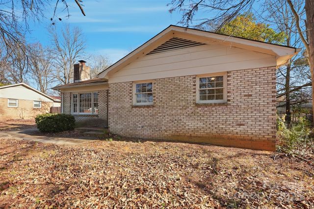 9901 Arbordale Avenue, Charlotte, NC 28215