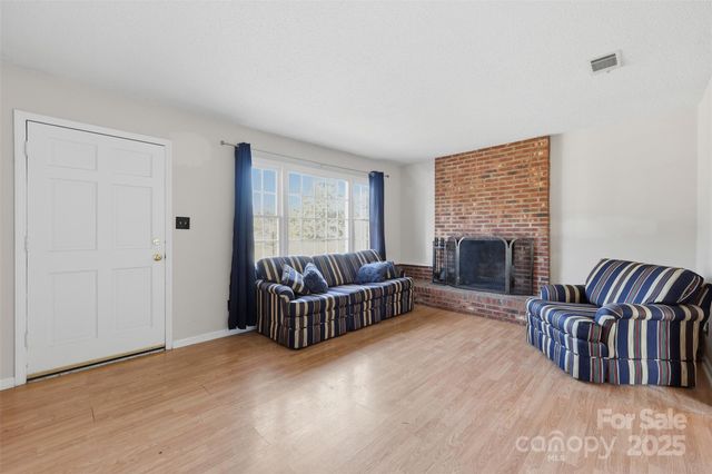 9901 Arbordale Avenue, Charlotte, NC 28215