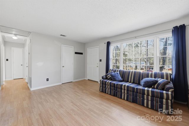 9901 Arbordale Avenue, Charlotte, NC 28215