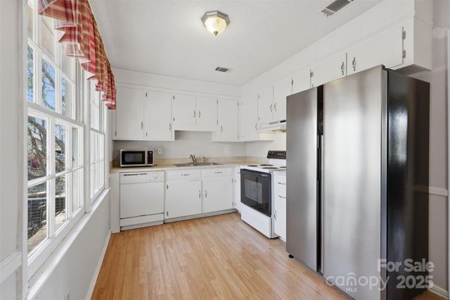 9901 Arbordale Avenue, Charlotte, NC 28215