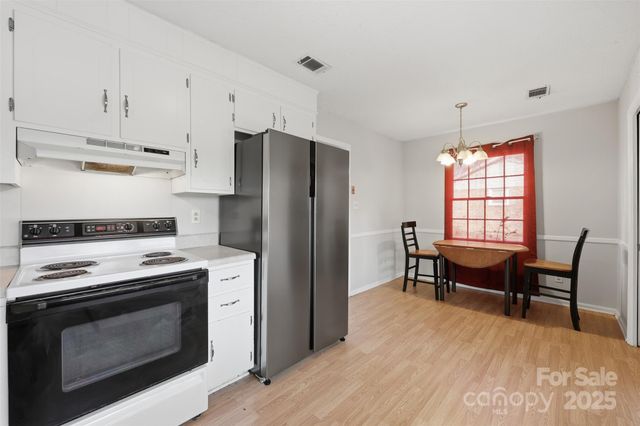 9901 Arbordale Avenue, Charlotte, NC 28215