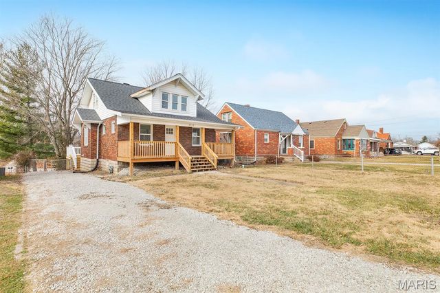 2712 Gerson Avenue, Godfrey, IL 62035