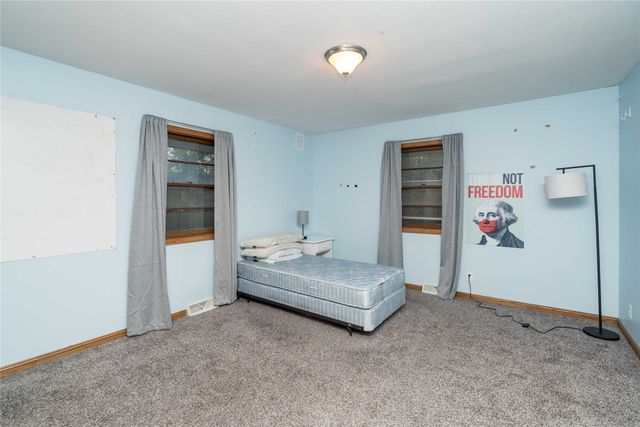 6620 Boston Avenue, Urbandale, IA 50322