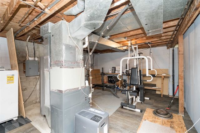 6620 Boston Avenue, Urbandale, IA 50322