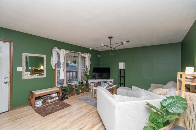 6620 Boston Avenue, Urbandale, IA 50322