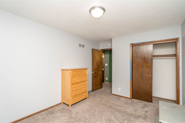 6620 Boston Avenue, Urbandale, IA 50322