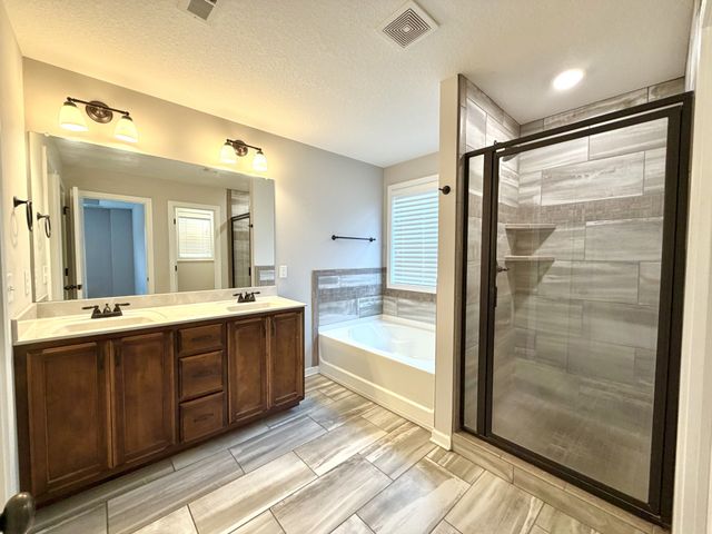 1137 Gentry Dr, Clarksville, TN 37043