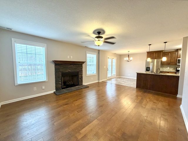 1137 Gentry Dr, Clarksville, TN 37043