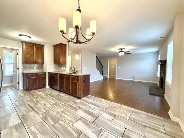 1137 Gentry Dr, Clarksville, TN 37043