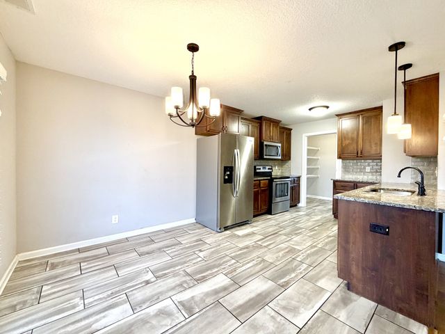 1137 Gentry Dr, Clarksville, TN 37043