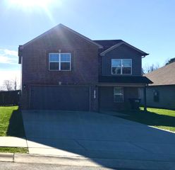 1137 Gentry Dr, Clarksville, TN 37043