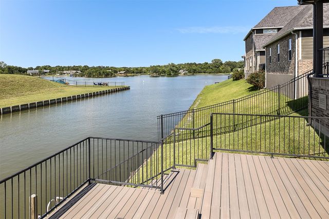 10700 S Lake Mist Lane, Willis, TX 77318