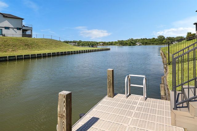10700 S Lake Mist Lane, Willis, TX 77318