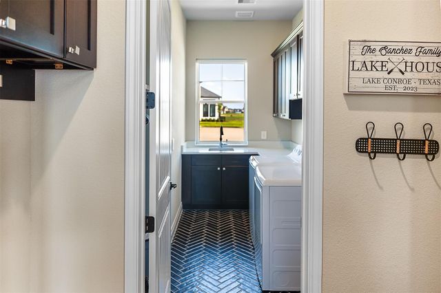 10700 S Lake Mist Lane, Willis, TX 77318