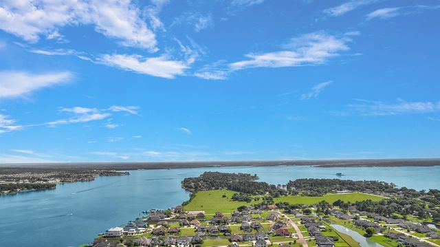 10700 S Lake Mist Lane, Willis, TX 77318