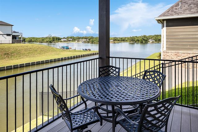 10700 S Lake Mist Lane, Willis, TX 77318