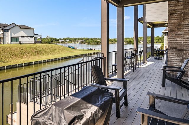 10700 S Lake Mist Lane, Willis, TX 77318