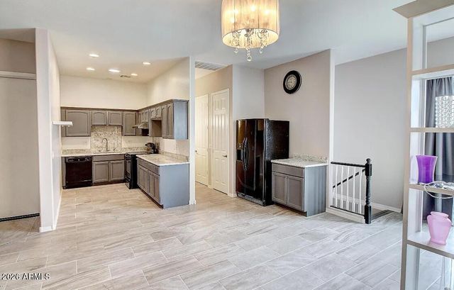 2734 E ELLIS Street, Phoenix, AZ 85042