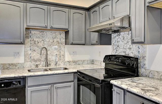 2734 E ELLIS Street, Phoenix, AZ 85042