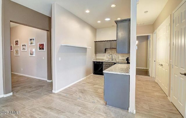 2734 E ELLIS Street, Phoenix, AZ 85042