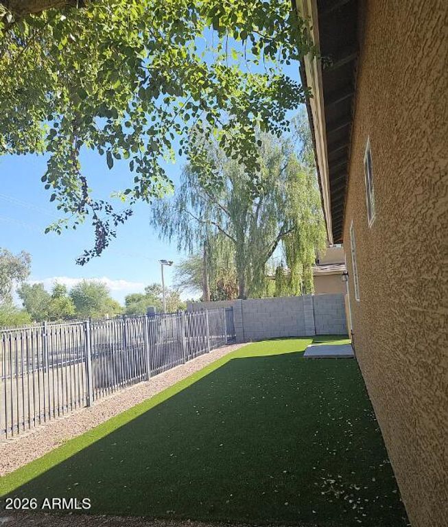 2734 E ELLIS Street, Phoenix, AZ 85042